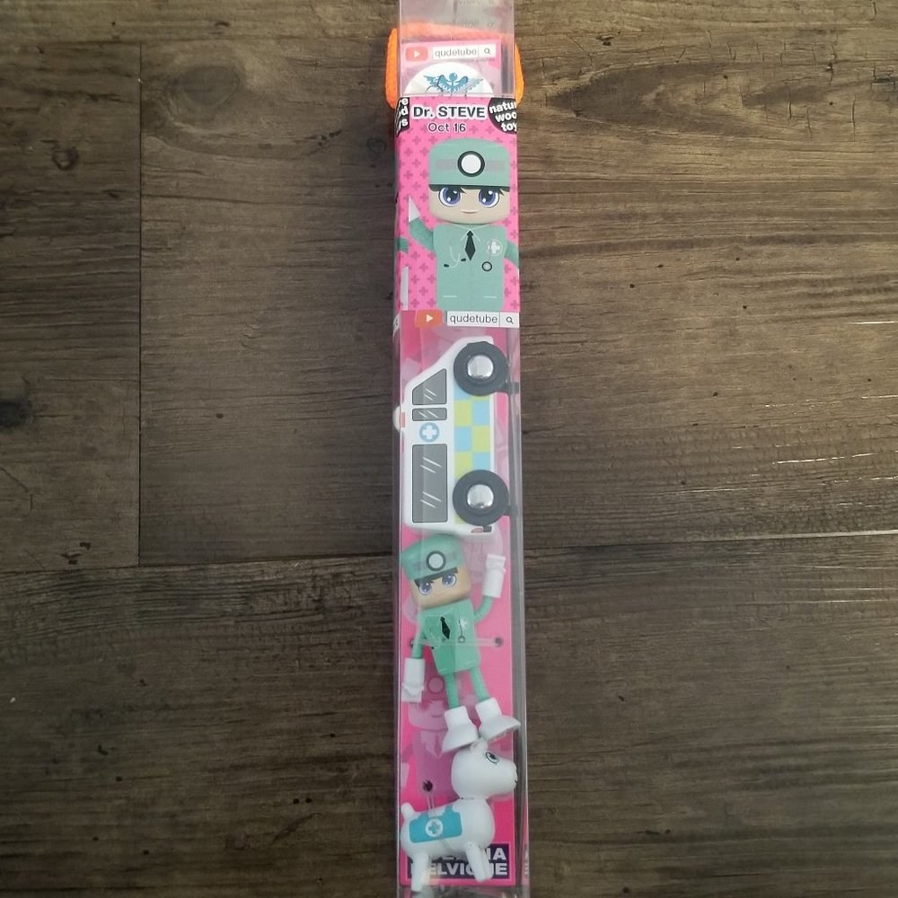 Qudetube Doctor Steve Wooden Play Set
